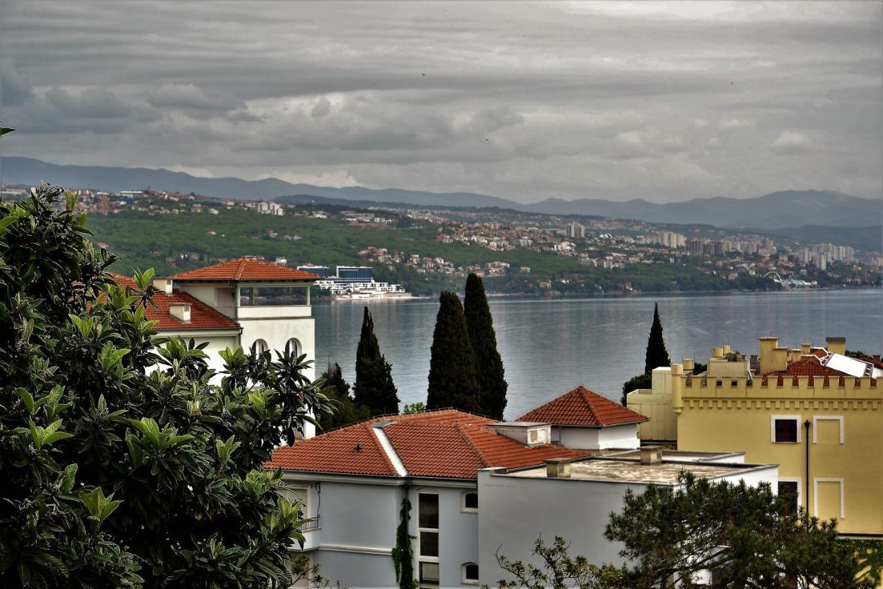 Apartment Zdenka - 100 M From The Beach Opatija Exteriör bild
