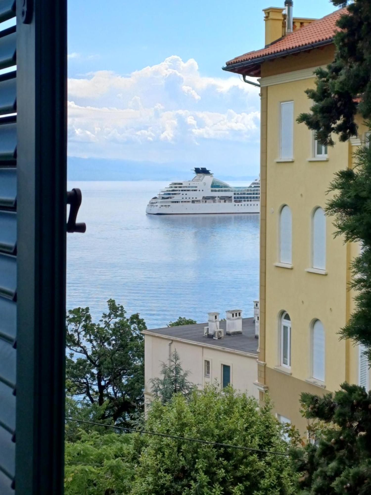 Apartment Zdenka - 100 M From The Beach Opatija Exteriör bild
