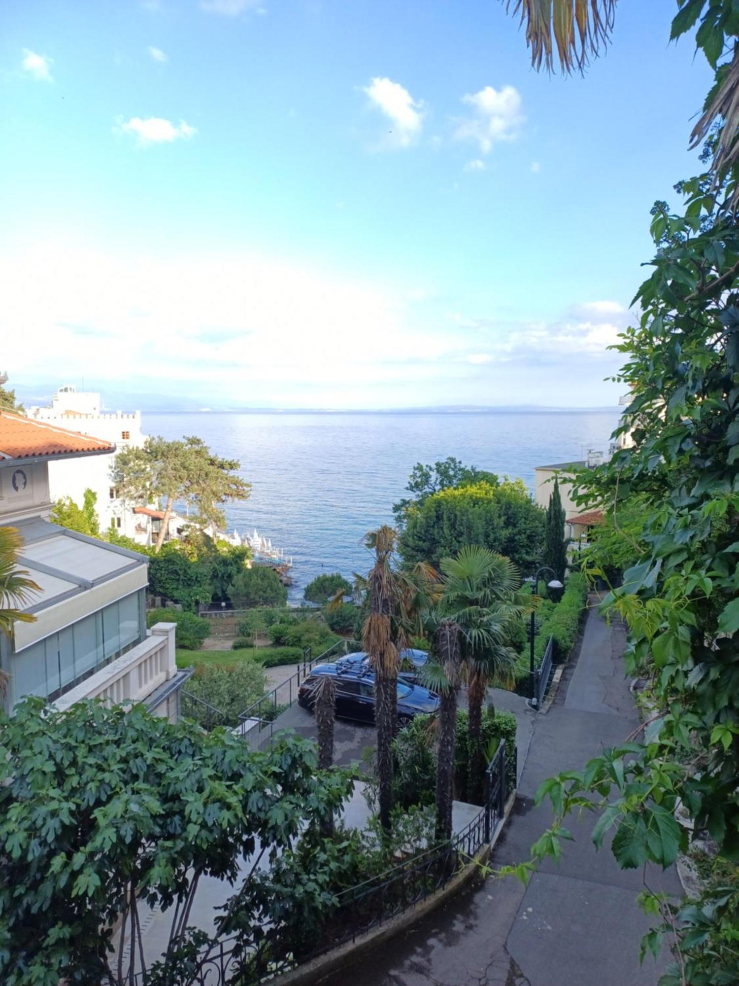 Apartment Zdenka - 100 M From The Beach Opatija Exteriör bild