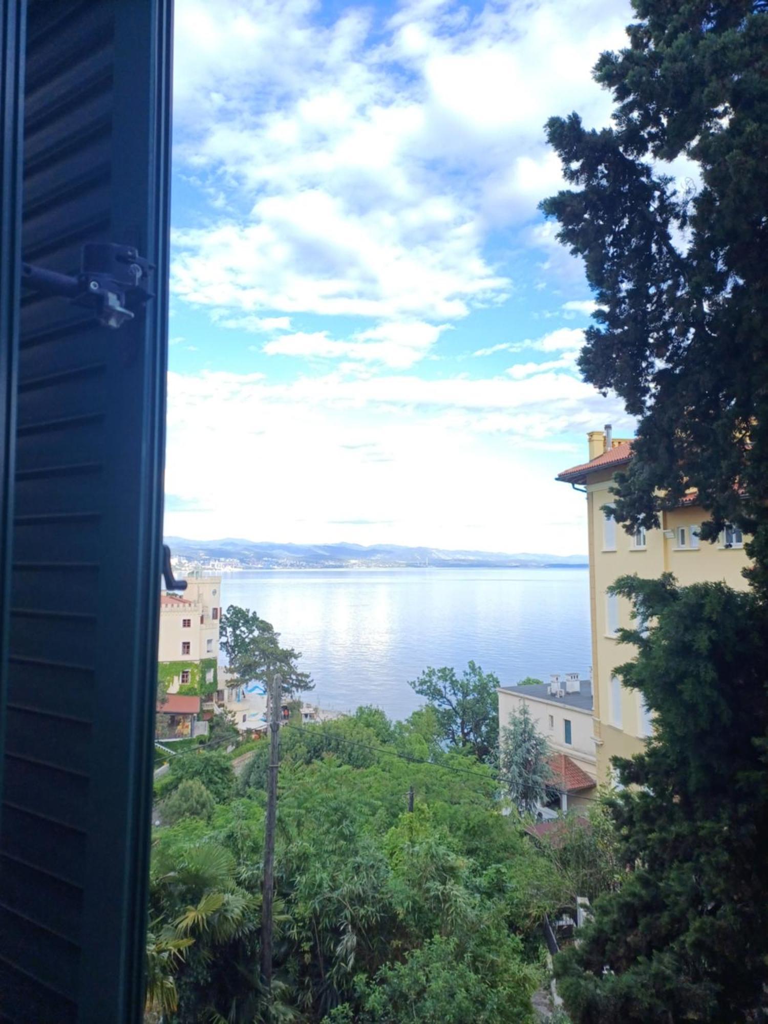 Apartment Zdenka - 100 M From The Beach Opatija Exteriör bild