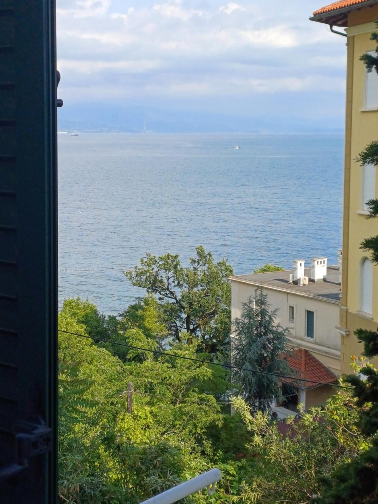 Apartment Zdenka - 100 M From The Beach Opatija Exteriör bild
