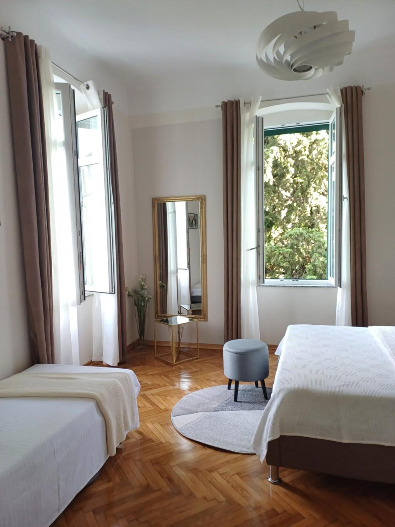 Apartment Zdenka - 100 M From The Beach Opatija Exteriör bild