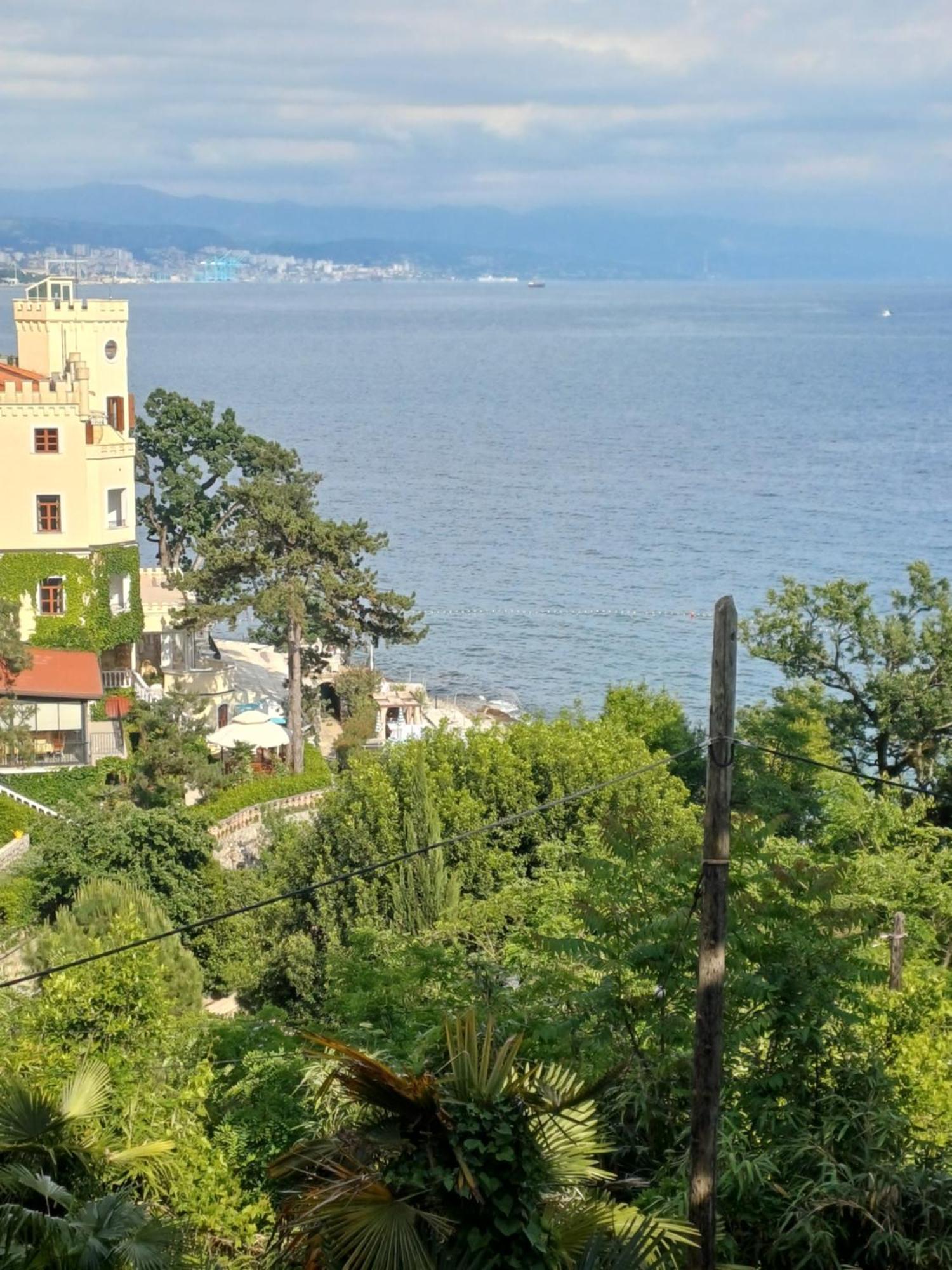 Apartment Zdenka - 100 M From The Beach Opatija Exteriör bild