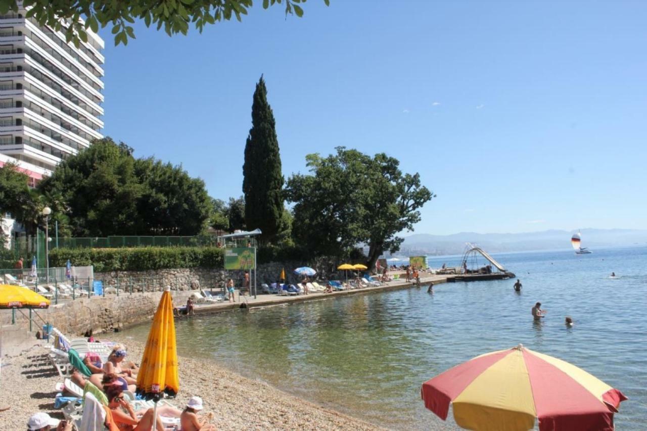 Apartment Zdenka - 100 M From The Beach Opatija Exteriör bild