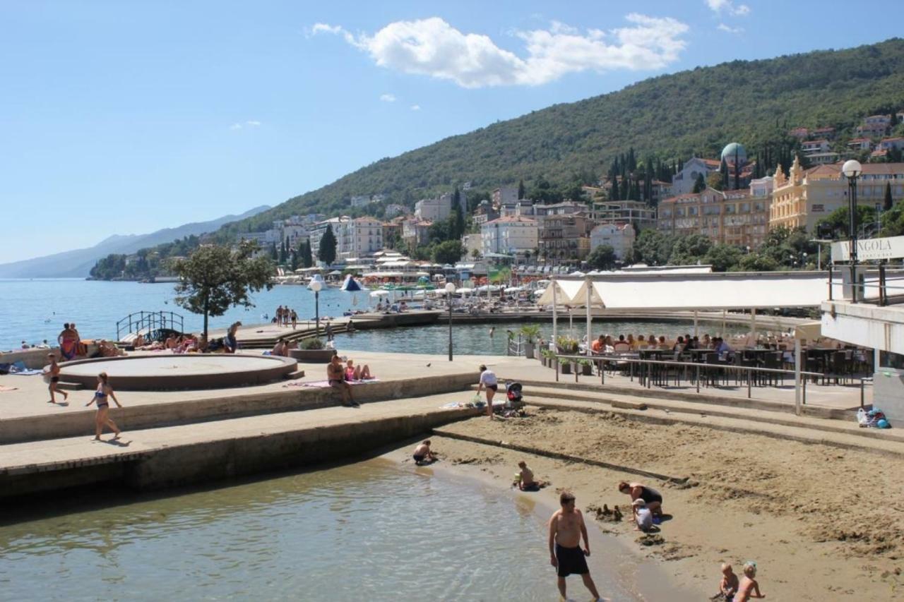 Apartment Zdenka - 100 M From The Beach Opatija Exteriör bild
